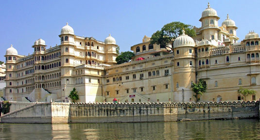 udaipur fort with rajasthan tour packages