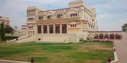 Roop Niwas palace