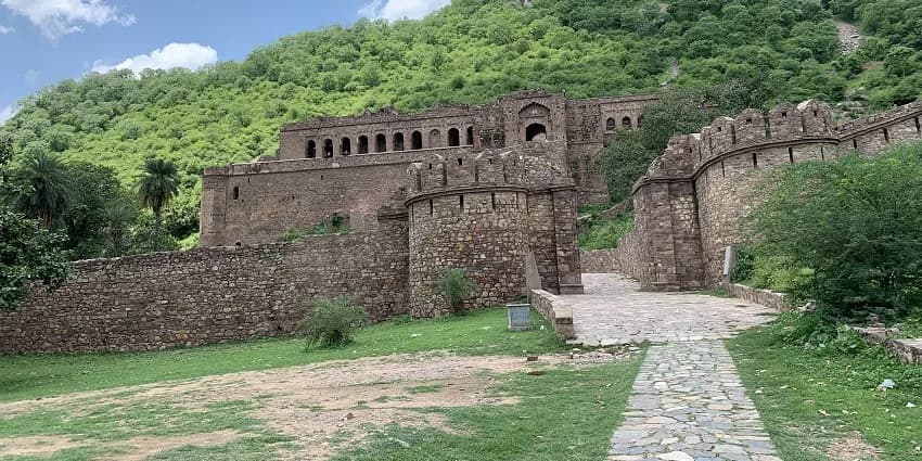 Sariska Fort & Temple Ruins
