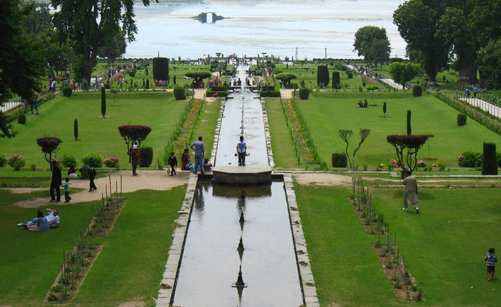 mughal gardens in srinagar